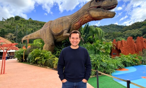 O ex-vendedor de souvenir que é dono de 11 parques, cuida do zoológico de SP e fatura R$ 400 milhões