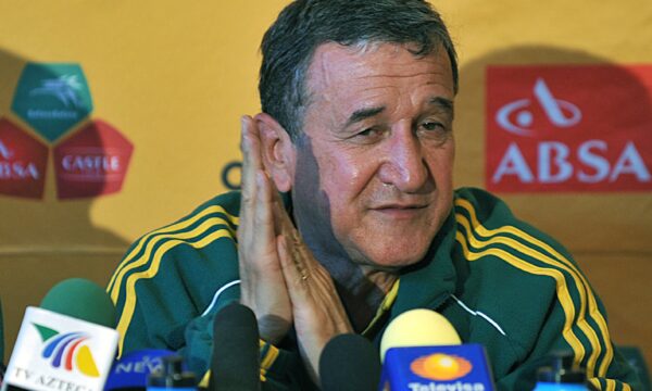 Carlos Alberto Parreira, ex-técnico da Seleção Brasileira, recebe alta após 80 dias internado