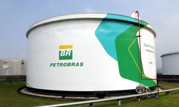 Petrobras (PETR4) aumentará preço do diesel para distribuidoras, mas c