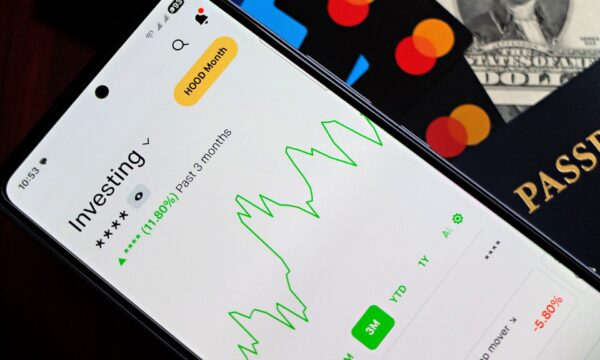 Engenheiros da Robinhood são acusados de insider trading com criptomoedas na Hyperliquid