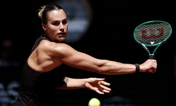 Ex-treinador de Serena Williams diz que jornalistas ‘suam’ com perguntas a Sabalenka