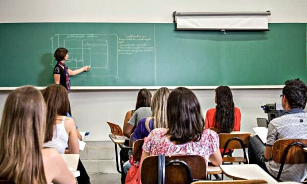 81% dos alunos brasileiros já estudam sem celular. O que mudou na apre