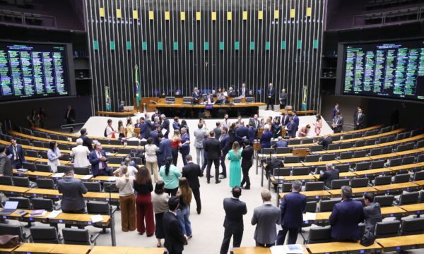37% avaliam o Congresso Nacional como ruim ou péssimo e 18% como ótimo ou bom, diz Datafolha