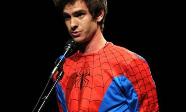 ‘Por que Homem-Aranha não pode ser gay?’: Andrew Garfield volta a defender diversidade do herói