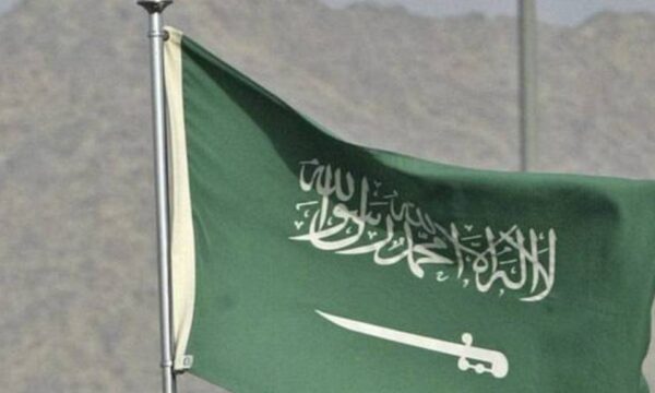 Houthis afirmam ter atacado alvos militares na Arábia Saudita com míss