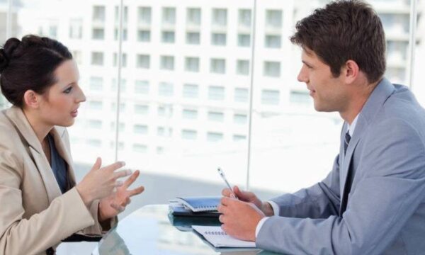 Seu próximo entrevistador de emprego pode ser uma IA. Entenda como se