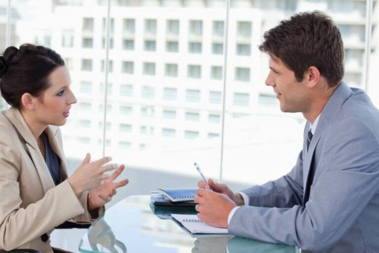 Seu próximo entrevistador de emprego pode ser uma IA. Entenda como se