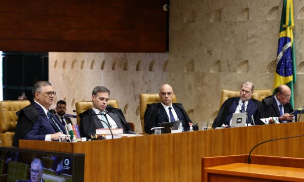 Moraes, Dino e Zanin divergem de Fachin e defendem julgamento conjunto
