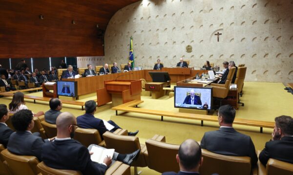 STF encerra sessão sem determinar como casos de Moraes e Mendonça serã