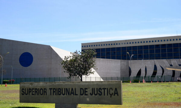 STJ suspende processos sobre aluguel de curta temporada em condomínios