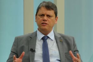 Tarcísio diz que ninguém está acima da Constituição e que STF deve se