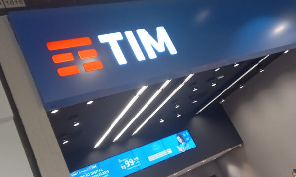Estatal de correios italiana torna-se controladora indireta da TIM Bra