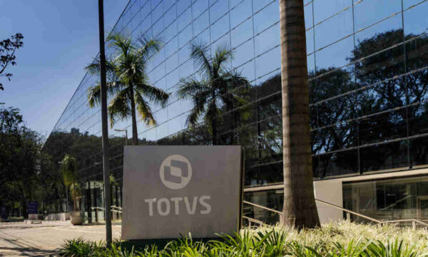 Totvs (TOTS3): Itaú BBA mantém recomendação e vê alta de 42% com IA no radar