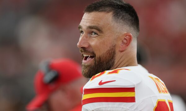 Marido de Taylor Swift exige que NFL proíba gramados artificiais após