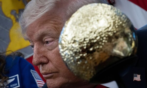 Depois de mirar outros territórios, Trump agora quer ‘posse’ da Lua