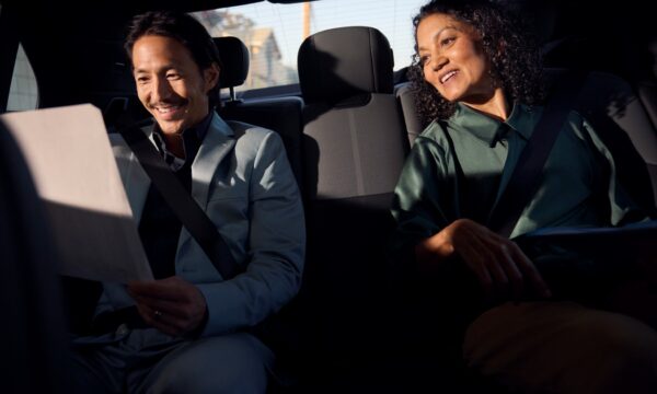 Uber quer reinventar o fretado: nova aposta corta custo em 15% e tempo