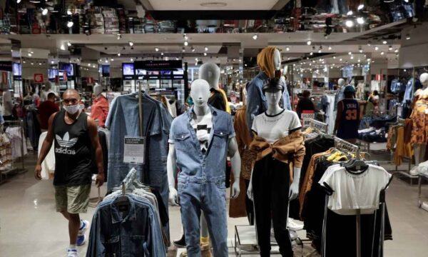 Vendas no varejo do Brasil recuam 0,8% em julho, diz IBGE
