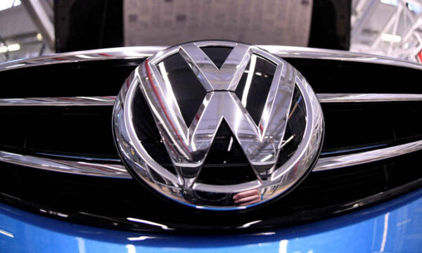 Conselho da Volkswagen aprova reestruturação e sinaliza cortes de 50 m