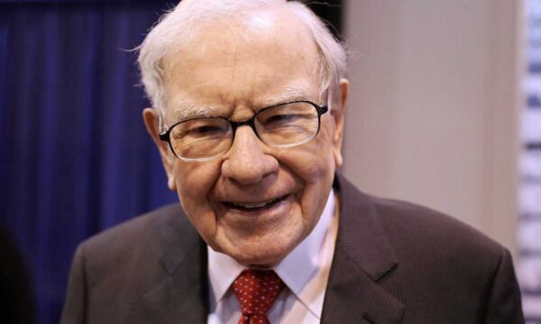 Fim do reinado: Warren Buffett vira presidente emérito e Berkshire pas