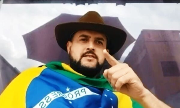 Deputado aliado de Flávio aciona TSE contra reajuste do Bolsa Família