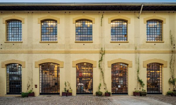 Antiga fábrica de vassouras vira nova unidade da Galeria Teo em São Paulo