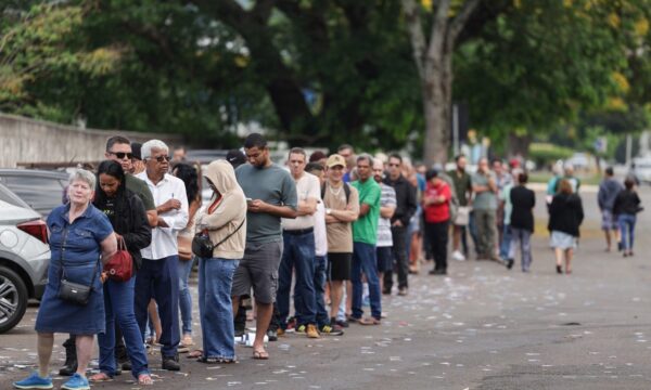 Posso votar se estiver na fila às 17h? Entenda a regra do TSE