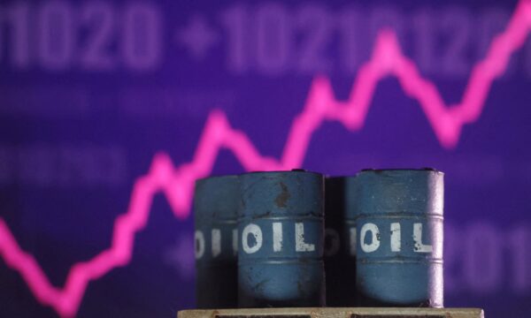 Países já liberaram 325 milhões de barris de petróleo para conter alta dos preços, diz IEA