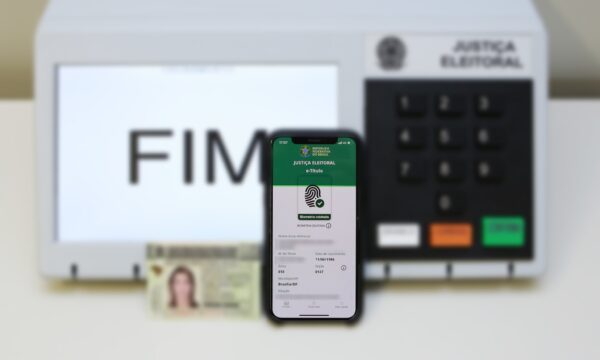Esqueci o título: posso votar só com o e-Título ou o documento com foto?