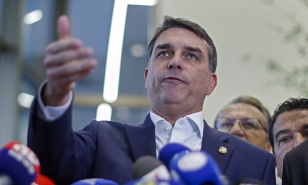‘Meu compromisso será sempre com o agro’, diz Flávio Bolsonaro em live