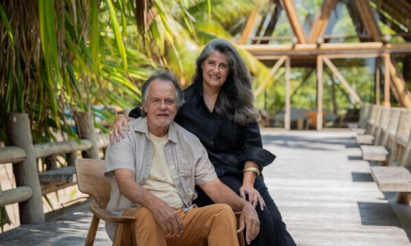 Casal transforma casa de praia em pousada com diárias até R$ 12 mil em