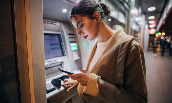 Pix Saque cresce 21%, mas ainda está longe de substituir caixas eletrô