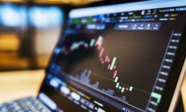 Small caps superam Ibovespa após eleição e indicam volta do investidor