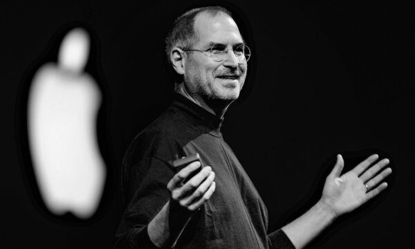 Entre a genialidade e o controle: o legado de Steve Jobs 15 anos após