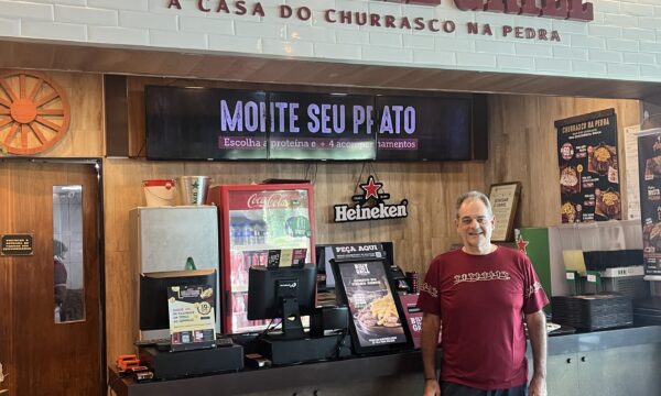 Após 22 anos de CLT, ele deixou o emprego para abrir uma franquia e hoje fatura R$12 milhões