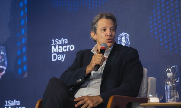 Haddad vota em São Paulo ao lado de Lula