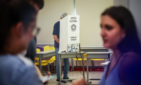 Urnas eleitorais fecham em todo o Brasil; acompanhe a apuração das ele