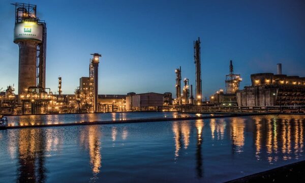 Petrobras fecha acordos de longo prazo para importação de gás natural