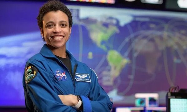 Voo da SpaceX com primeira comandante negra bate recorde nos EUA