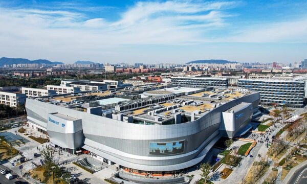 Shopping na China movimenta bilhões com sete andares, 350 lojas… e zero clientes