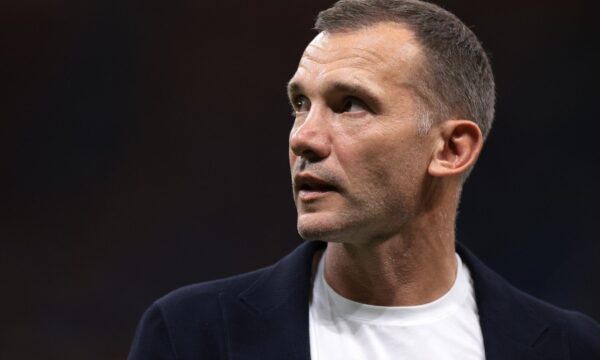 Filho de ex-craque do Milan define futuro no futebol inglês e vai jogar na sétima divisão