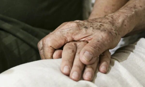 EUA aprovam novo medicamento para Parkinson; entenda como funciona