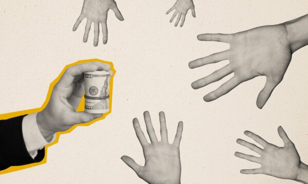 Dólar abaixo dos R$ 5: é o momento de comprar ou ainda está cedo?
