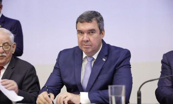 Eduardo Riedel é eleito governador de MS no primeiro turno