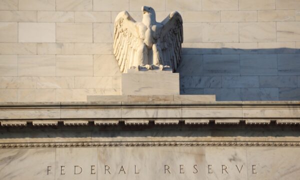 Postura hawkish do Fed provoca fuga de capital de mercados emergentes
