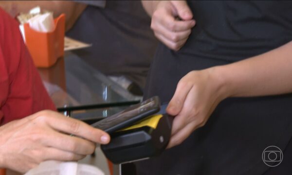 PIX por aproximação deixa de ter limite diário de R$ 500 a partir desta quinta; veja como pagar com essa modalidade