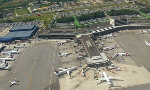 Aeromóvel que conecta os trens de São Paulo ao Aeroporto de Guarulhos