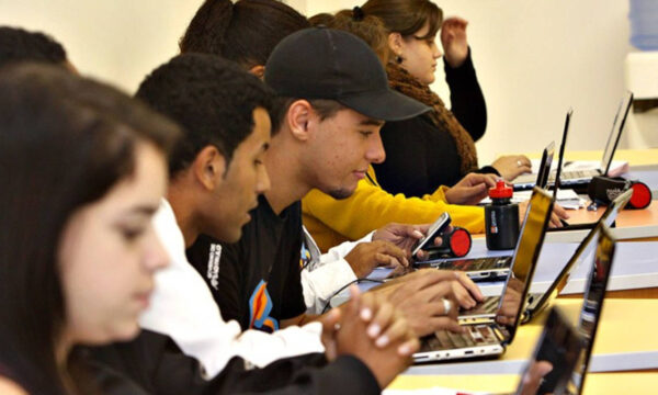 Percentual de jovens nem-nem no Brasil cai para 22,4%, mostra estudo d