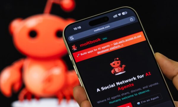 Quem decide o que a IA publica? Por dentro da rede social de agentes c