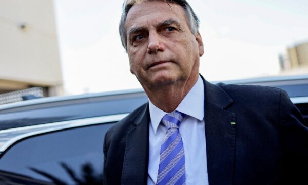 PGR dá parecer favorável à retomada de visitas de Flávio Bolsonaro ao