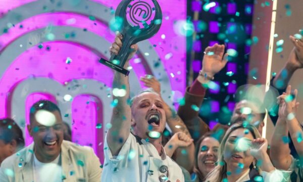 Quem é Léo Salles, campeão do ‘MasterChef Confeitaria’ que volta ao programa?